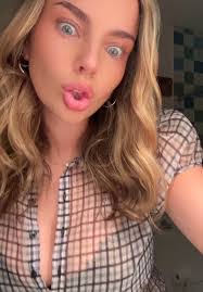 Lola Blackwell's Instagram, Twitter & Facebook