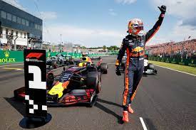 Max verstappen heeft tijdens de eerste vrije training, in aanloop naar de grand prix van hongarije, de snelste tijd gereden en begint daarmee op de best mogelijke manier aan het weekend in budapest. Verstappen Jaagt Weer Op Hoofdrol In Hongarije Circuit Technischer Dan Oostenrijk Formule 1 Ad Nl