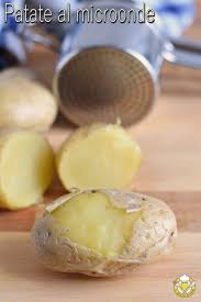 La cottura viene fatta partendo da acqua fredda e salata e calcolando i minuti della cottura dal momento in cui l'acqua incomincia a bollire. Come Lessare Le Patate Nel Microonde Senza Acqua Tempi E Potenza In W Ricette Per Microonde Ricette Di Cucina Ricette