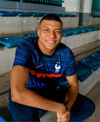 L'euro 2020 étant reporté à 2021, certains joueurs risquent de perdre beaucoup à attendre un an de plus pour disputer cette compétition avec leur sélection nationale. Les Nouveaux Maillots De L Equipe De France 2020 2022 Foot 2020 Foot Euro 2020