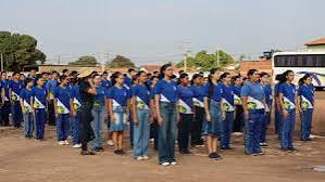 Desfile c&iacute;vico re&uacute;ne estudantes e comunidade nas comemora&ccedil;&otilde;es da Semana da P&aacute;tria no Caramujo - Prefeitura Municipal de C&aacute;ceres