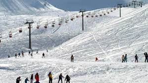 Le regioni alpine stanno chiedendo dal mese di ottobre la riapertura dei propri impianti sciistici. Stop Alla Riapertura Degli Impianti Sciistici Con La Zona Arancione La Beffa Per I Gestori Con Le Piste Piene Di Neve