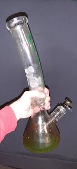 The temperature level of bong water plays a vital role in the filtration process. Put A Tea Bag Or Two On The Ice Catcher Then Add Ice To Give Your Bong Water A Tea Like Flavor Stonerprotips