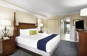 When visiting myrtle beach many vacationers like to choose a room or condo that best suits their needs at an affordable price. Oceanview Junior Whirlpool Suite At Sea Crest Resort Myrtle Beach