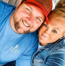 Who can spread small piles of gravel in Omro, Wisconsin?