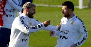 Lionel messi and kun agüero's reaction to manuel lanzini's debut goal against argentina on march 23rd, 2018. Messi Vows To Sign New Deal If Barcelona Sign City Legend Aguero