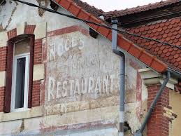 Des Signes Sur Les Murs Noces Champagne Et Carburant Champagne Combloux Buis Les Baronnies