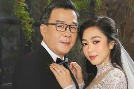 Hà Thanh Xuân, ca sĩ Việt Hoàn và loạt sao Việt công khai đổ vỡ năm 2023