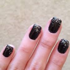 As we have mentioned before, it is a fabulous idea to use the imagery of a clock and fireworks for your new years eve nails. New Years Eve Nail Design Ideas