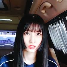 Long hair, side strands near a face of the ear line length and straight bangs to the. Daily Hirai Momo On Twitter Momo Has A Hime Haircut Also Known As The Princess Cut