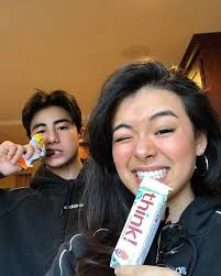 Andrew & I eat @thinkproducts protein bars before we go to the gym bc they  taste literally so good + obvi have tons of protein (20g per bar baby)!!!  Workout buddies that