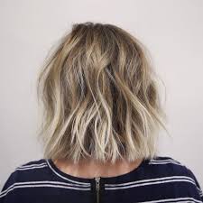 The hairdresser cuts all hair straight. 60 Messy Bob Hairstyles For Your Trendy Casual Looks Messy Bob Hairstyles Choppy Bob Hairstyles Messy Bob Haircut