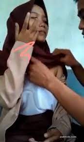 Bokep Indo Masih Pake Seragam Pramuka ABG Ciuman Hot Banget 