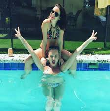 Ta naše holka už je velká holka. Fotogalerie Zpevacka Martina Partlova Vypada Jako Tehotna Ze By V Americe Pribrala Nebo Je Opravdu V Tom