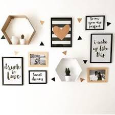 Pele Mele Dans La Chambre Je Fixe Mes Cadres Avec Des Scratchs Speciaux Q Decoracao Da Parede Das Criancas Decoracao Quarto De Crianca Decoracao Parede Quarto