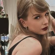 Gabrielle Crouch's Instagram, Twitter & Facebook