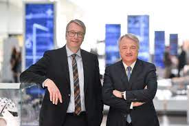 As a child he received violin lessons and sang in the church choir. Zf Vorstandsvorsitzender Dr Stefan Sommer Verlasst Unternehmen Lectura Press