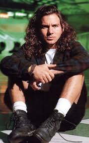 Eddie vedder was eight when he moved to san diego with his family, including three younger at the same time, he was reportedly fighting to regain control of the web domain eddievedder.com. Avatars Gifs By Nel Eddie Vedder Vol 6