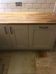 Light grey kitchen with oak worktops howdens joinery jobs. Floor For Kitchen With Cashmere Units And Oak Worktops Houzz Uk