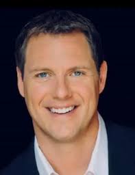 Chris is the son of Mike (Moose) Lyons (SMC 1979) and Sue Metzger Lyons  (SMC 1980).