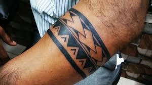 Fine line tattooing consists of distinct curved thin lines, with gradations of color to represent the objects. Ni Tattoo Studio Tattoo Shop In Kurla West