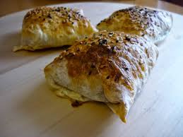 Heute Stelle Ich Ihnen Vor Wie Sie Borek Mit Hackfleisch Zubereiten Konnen Es Schmeckt Kostlich Und Ist Ganz Einfac Borek Mit Hackfleisch Rezepte Hackfleisch