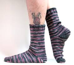 Always wanted to learn how to knit socks? Toe Up Socks Using German Short Rows V E R Y P I N K C O M Knitting Patterns And Video Tutorials