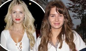 The influencer took to instagram this week, and she unveiled a few gorgeous mirror photos where she is naked. Lottie Moss Is Barely Recognisable As She Shows Off Brunette Hair Daily Mail Online