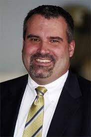 Despite dissenters, council OKs Dover city manager's contract