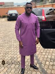 Il est populaire non seulement au sénégal, mais dans de nombreux pays d`afrique de l`ouest. Pin By Demahou On African Fashion African Shirts African Shirts For Men African Dresses Men