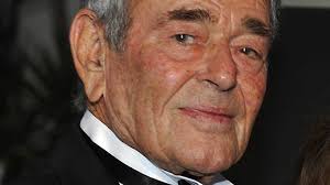 Der kommissar peter nadler, brillant gespielt von bjarne mädel, unterzieht den mann, den er als täter erkannt hat, einem recht professionell anmutenden »waterboarding«. Western Schauspieler Stuart Whitman Mit 92 Jahren Gestorben