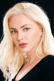 Julia Flint • Jeune • Jeunesse