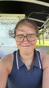 Being at a golf course right next to Lake Michigan means WIND  #cartgirlkaylee #bevcart #bevcartgirl #soundsgood #kayleemalt #golf #drinks