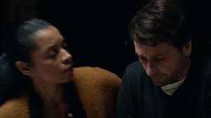 Cardigan fluffy yellow Andrea Vogel (Susan Kelechi Watson) in A friend  special