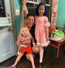 Loving my punk rock daughter, hart wrote. Pink S Husband Carey Hart Debuts Daughter Willow S New Buzz Hair Cut We Have The Same Barber Daily Mail Online