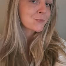 Help! I'm gaining weight back and my eating habits have gone worse. Pasta  and sugar slowly came back into my life. Any strict diet recommendations?