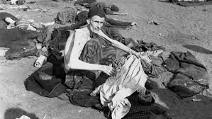 In der jüdischen tradition sind steine ein zeichen des gedenkens. Kz Bergen Belsen Tote Und Ausgezehrte Uberall Ndr De Geschichte Chronologie Kriegsende