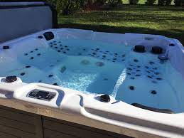 Diese sind zahlreich im internet zu finden. Jacuzzi In De Tuin Royalty Wellness Jacuzzi Zwembad Buiten