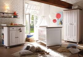 Auf livingo.de findet man babymöbel in verschiedenen farben, formen, ausführungen und variierenden materialien. Laura Babyzimmer Kinderzimmer Babymobel Wickelkommode Babybett Kiefer Weiss Lava Gunstig Mobel Kuchen Buromobel Kaufen Froschkonig24