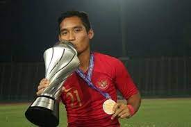 Gelandang muda bali united, kadek agung widnyana, tidak bisa menyembunyikan perasaan senang dan bangga dengan raihan titel ini. Cerita Gelandang Bali United Bangkit Dari Kecelakaan Demi Wujudkan Mimpinya Bolasport Com