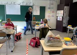 El presidente luis pedraza navarrete señaló que por la pandemia en 2020 se perdieron 6 mil 300 millones de pesos. Respetando Distancias En Patios Y Clases Asi Volvieron Algunos Colegios A Clases En Francia Durante La Pandemia