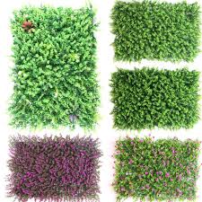 Lo tienes muy fácil porque en las tiendas es posible encontrar diseños que incluyen macetas tan coquetas como las de cerámica, con detalles de macramé y cuerda natural para colgar del techo o de la pared. Compre 40 60 Cm Planta Artificial Pared De Cesped Simulacion De La Pared De La Pared Plantas Artificiales Decoracion Con Plantas Artificiales Pared De Hierba
