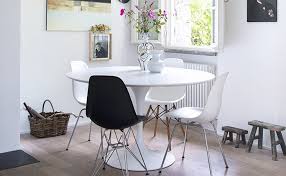 The tulip round dining table is a design classic. Amazon Com Tobbi 32 Inch Round Tulip Dining Table Coffee Table In White Elegant Furniture Tables