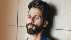 This is a solo punjabi music video by actor aparshakti. Honest Confession