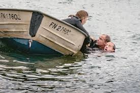 Die abgebildeten artikel können wegen des begrenzten angebots schon am ersten tag ausverkauft sein. Murder By The Lake Das Ratsel Der Keltischen Maske Tv Episode 2014 Imdb