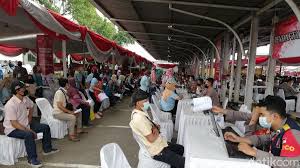 Check spelling or type a new query. Bentuk Herd Immunity Buruh Polri Gelar Vaksinasi Massal Di Pabrik Kahatex