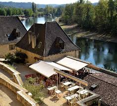 La roque gageac est un des plus beaux villages de france niché contre une immense falaise calcaire au creux d'un méandre de la dordogne, il s'intègre remarquablement dans le paysage. La Roque Gageac Dordogne Lieux Visites Et Activites A La Roque Gageac