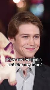 #greenscreen #cats #taylorswift #joealwyn #ts #fyp and then she let them  both in since they’re both new to my heart 🥺