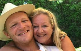 There are two types of Christmas shopper: Are you a 'mug' or a 'smug'?