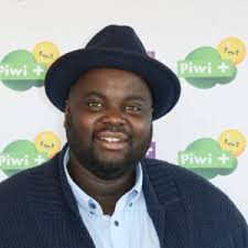 En quelques années, issa doumbia, 36 ans, est devenu un acteur et un humoriste de renom. Issa Doumbia Biographie News Photos Et Videos Tele Loisirs